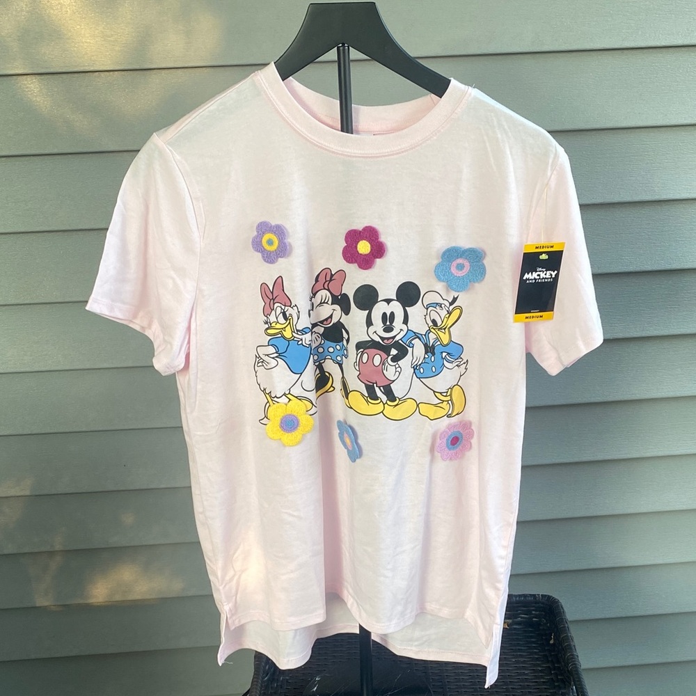 Disney Mickey & Friends Light Pink Women’s Tee Size Medium